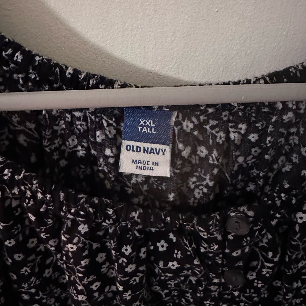 Old Navy long sleeved blouse. Tall XXL. Flowy material